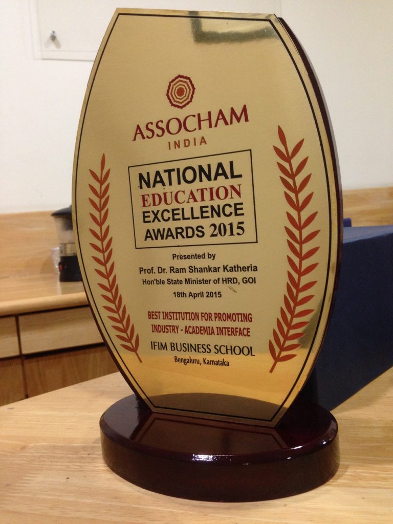 ASSOCHAM awards IFIM Business School for the “Best in Promoting Industry – Academia Interface” at National Education Excellence Awards 2015