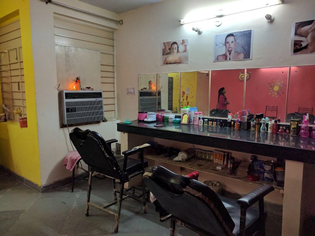 Student Run Ventures At IIM Lucknow - Head2Toe - The Girls' Parlour At IIM Lucknow