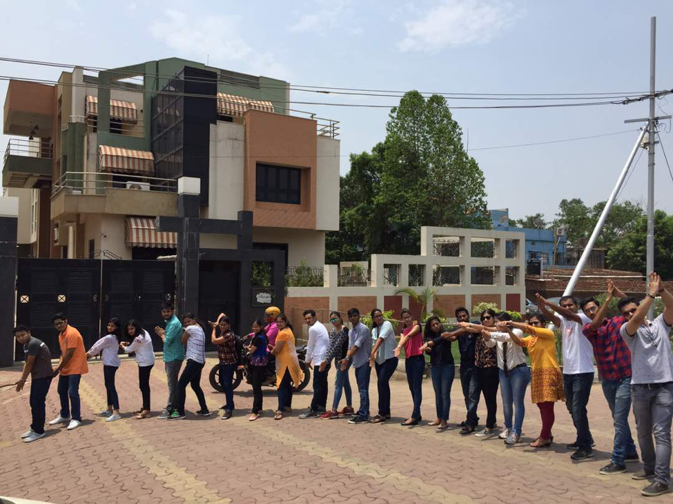 IIM Ranchi Students in front of Dhoni's house
