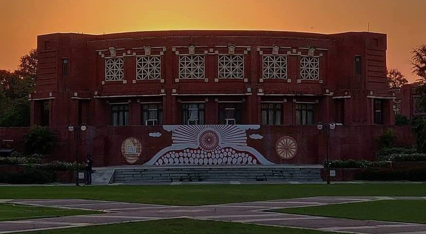 “Dost Nahi, Bhai Hai Tu Mera” | Bromance At IIM Lucknow