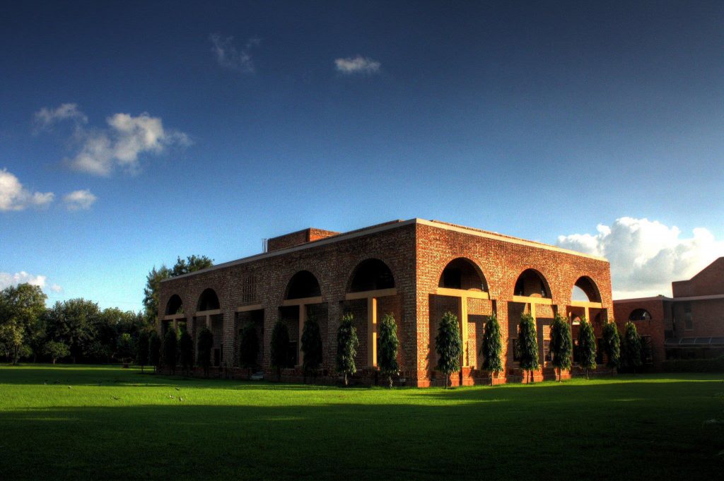 Finding The Extraordinary In The Ordinary - Shubham Samdani, MDI Gurgaon